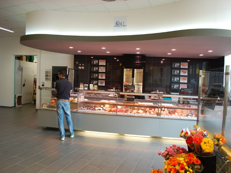Lebensmittelmarkt mit Bäckerei, Sparkassenfiliale und Wohnungen, Sandweier / Baden-Baden